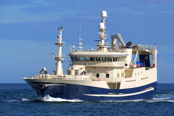 Fiske Fartyg Pågår Vid Havet Rubrik Till Fiskevatten — Stockfoto