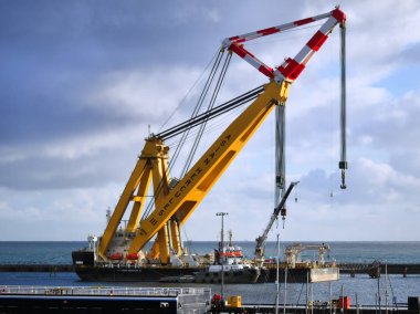 Peterhead, Scotland, 16th December 2017. 5000 ton lifting capacity Sheerlags Crane Vessel 