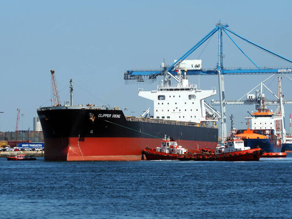 Setubal, Portugal, 10th May 2018. Bulk cargo ship maneuvers at port facilities.