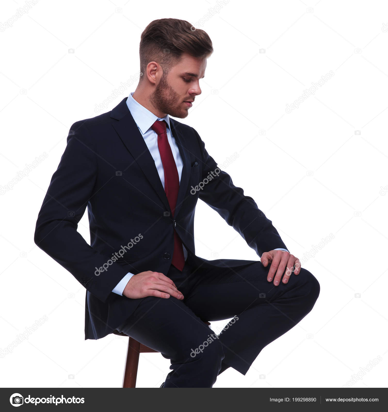 Человек сидит на стуле пнг