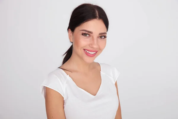 Portrait Casual Brunette Woman White Shirt Smiling While Standing Light — Stock Photo, Image