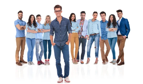 Relaxed Young Casual Leader Standing Front His Team Hands Pockets — Stock Photo, Image