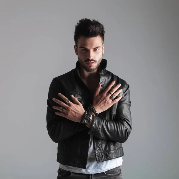 Portrait Seductive Man Leather Jacket Showing His Rings While Standing — Stock Photo, Image