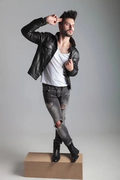 Man Leather Jacket Posing Cross Legged While Standing Wooden Box — Stock Photo, Image