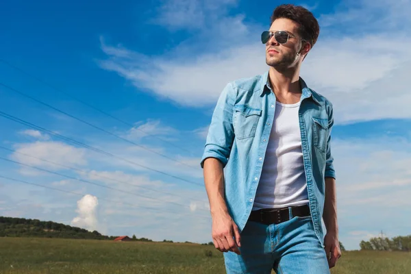 Handsome Casual Man Wearing Blue Shirt Sunglasses Walking Daylight Field — Stock Photo, Image