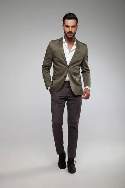Sexy Man Grey Suit Walking Forward Light Grey Background Full — Stock Photo, Image