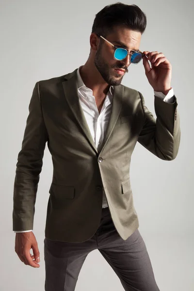 Elegant Man Green Suit Fixes His Sunglasses Looks Side While — Stock Photo, Image