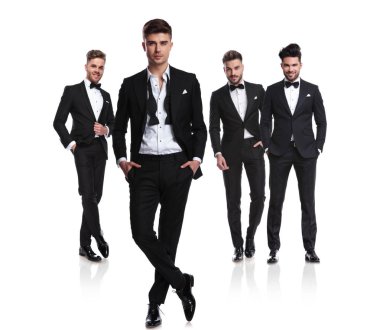 Smokin, bir tanesi dört genç erkek grup açık yaka sahip, elleri ceplerinde beyaz arka plan üzerinde duran