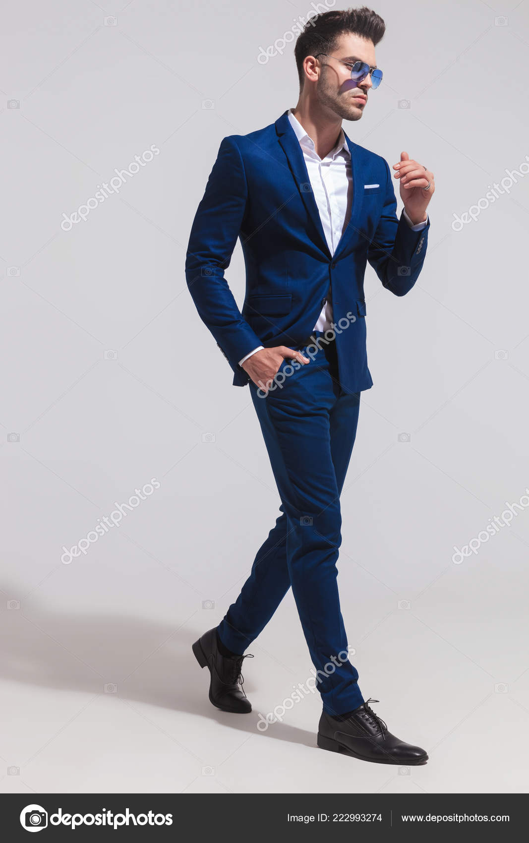 Side View Fashion Elegant Man Blue Suit Walking Grey Background Stock Photo  by ©feedough 222993274