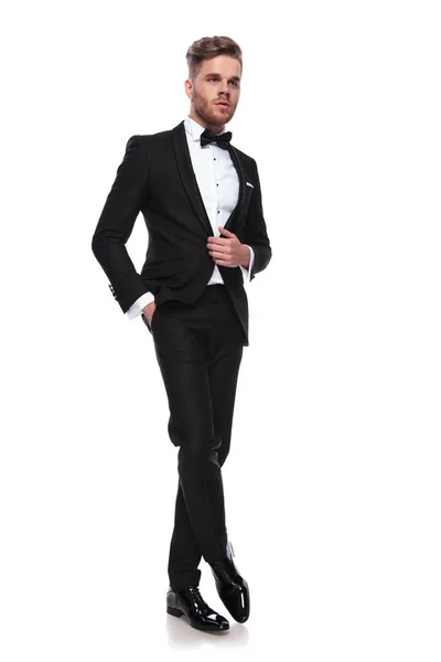 Elegant Man Tuxedo Standing Legs Crossed Holding His Coat Button — Stock Photo, Image