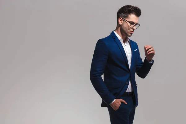 Side View Pensive Fashion Man Suit Glasses Posing Grey Background — Stock Photo, Image