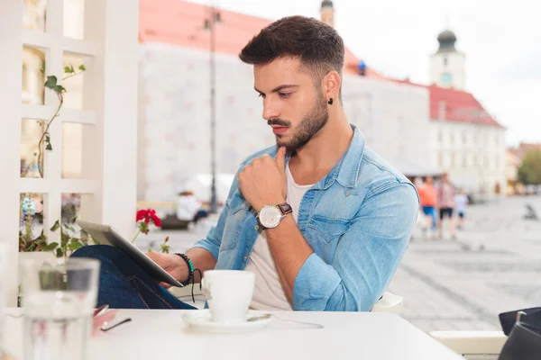 Pensive Casual Man Sitting Coffee Table City Center Looks Tablet — Stock Photo, Image