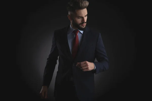 Traje azul marino fotos de stock, imágenes de Traje azul marino sin royalties | Depositphotos Traje azul marino fotos de stock, imágenes de Traje azul marino sin royalties | Depositphotos