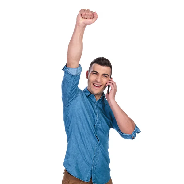 Attractive Casual Man Speaking Phone Celebrating Hand Air While Standing — Zdjęcie stockowe