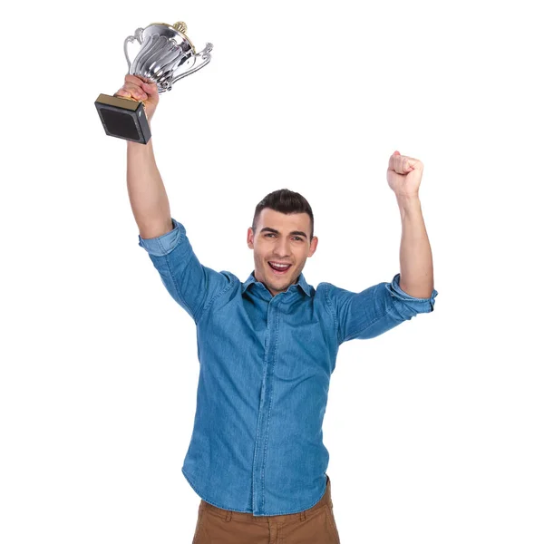 Retrato Del Hombre Feliz Celebrando Con Trofeo Aire Mientras Está —  Fotos de Stock