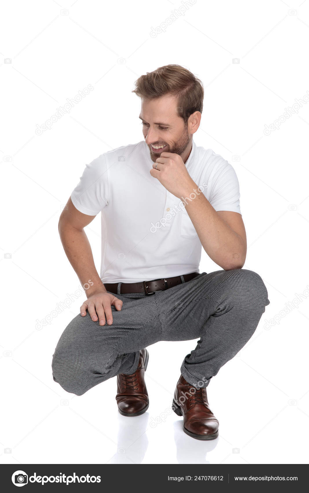 Lughing Hukade Smart Casual Människa Tänker Och Ser Sida Bort —  Stockfotografi © feedough #247076612