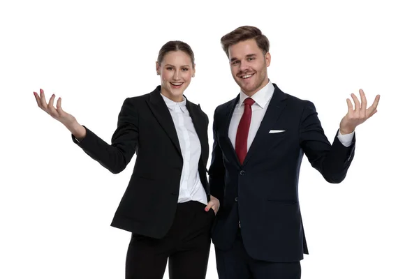 Par i business passar förhör med händerna gest — Stockfoto