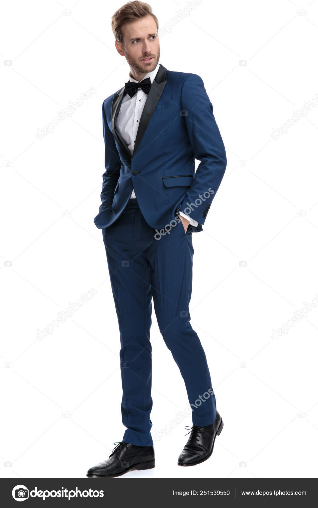 работа ходить в костюме