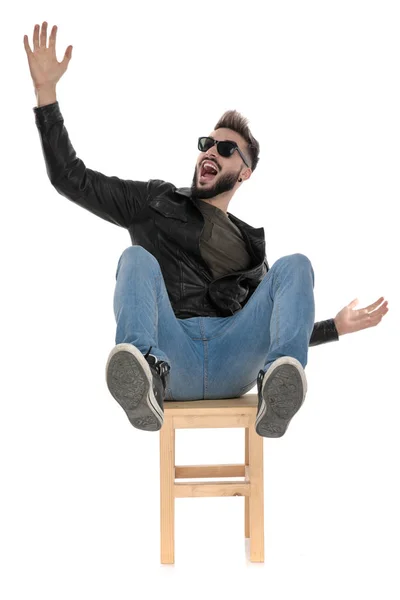 Man falling from chair while screaming — Stock Photo, Image