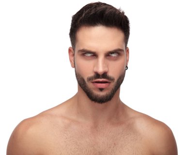 goofy çıplak adam gözlerini haddeleme etrafında aptal