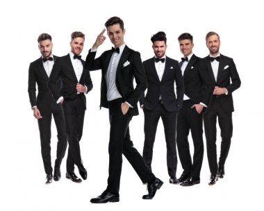 damat yürüyüş ve takım önünde askeri selamlama yapma 