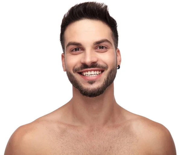 Eccitato ragazzo nudo mostrando i denti con grande sorriso — Foto Stock