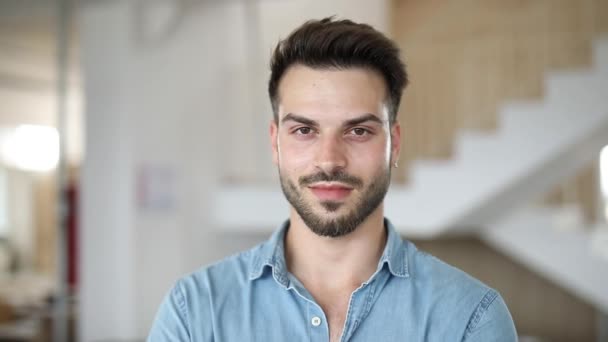 Closeup of a casual young man looking into the camera while standing — Stock Video