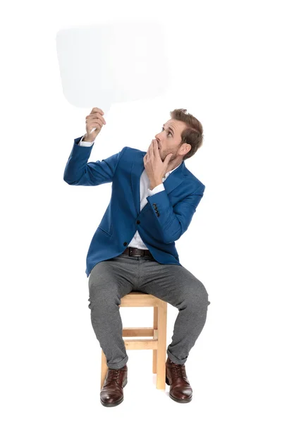 Amazed casual guy looking to a speech bubble — Stock Photo, Image
