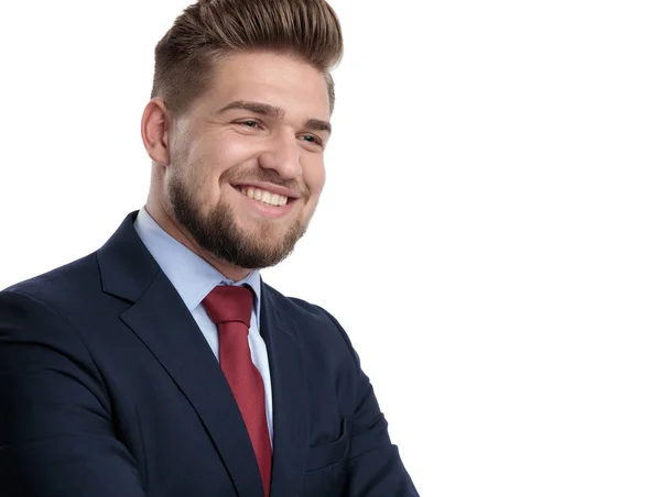 Fechar de um homem de negócios esperançoso rindo — Fotografia de Stock