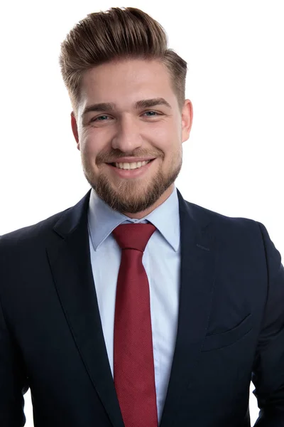 Close up og een positieve zakenman lachend — Stockfoto