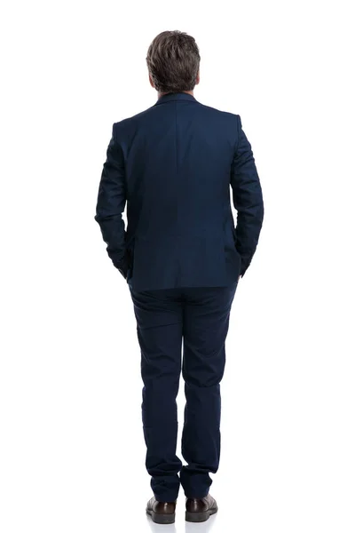 Businessman holding his hands in his pockets — Stock Photo, Image