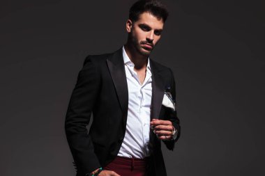 cebinde el ile duran rahat zarif adam 