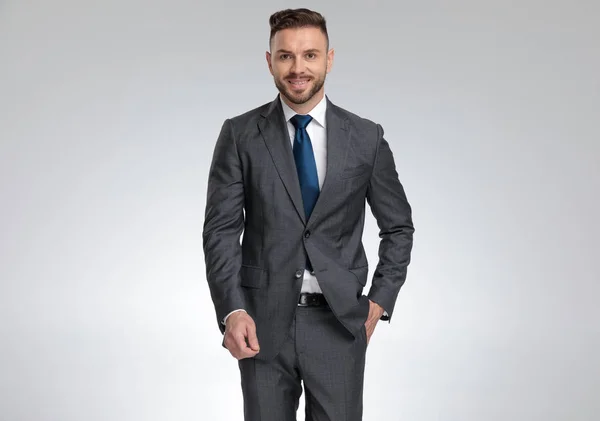 Successful young businessman standing with hand in pocket — Stock Photo, Image