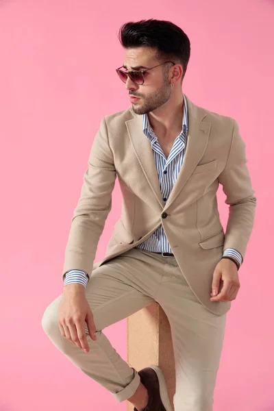 Handsome young man leaning hand on his knee — Stock Photo, Image