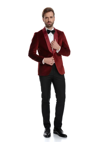 Confident young man wearing red velvet tuxedo — Stock Photo, Image