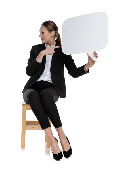 Businesswoman pointing aside to the speech bubble — Stock Photo, Image