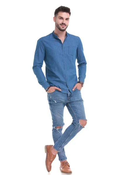 Attractive casual man standing with both hands in his pockets — Stock Photo, Image