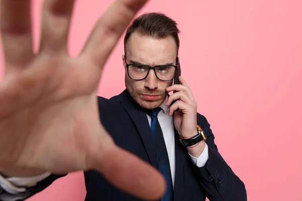 Serious Elegant Man Suit Wearing Glasses Talking Phone Framing Standing — Stock Photo, Image