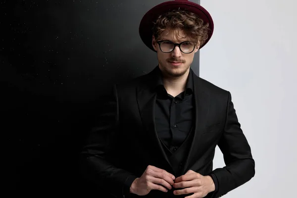 Handsome Elegant Businessman Firm Attitude Unbuttoning His Jacket Wearing Burgundy — Stock Photo, Image