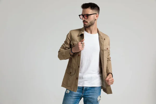 Attractive Young Casual Man Jacket Wearing Sunglasses Looking Side Holding — Stock Photo, Image