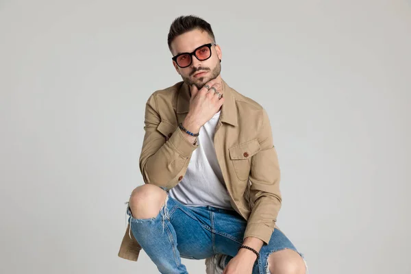 Thoughtful Young Casual Man Jacket Wearing Sunglasses Touching Chin Thinking — Stock Photo, Image