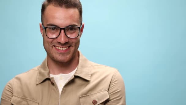 Sexy Casual Guy Smiling Wide Pointing Aside Wearing Jacket Eyeglasses — Stock Video