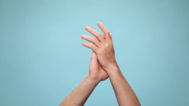 Dvě Ruce Tleskání Ukazuje Dopředu Dává Palce Nahoru Modrém Pozadí — Stock video