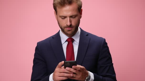 Young Businessman Navy Blue Suit Holding Phone Texting Reading Emails — Stock Video