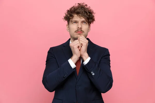 Young Elegant Businessman Navy Blue Suit Looking Holding Fists Chin — Stock Photo, Image