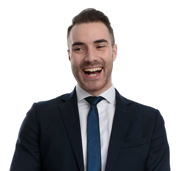 Vrolijke Zakenman Lachen Schreeuwen Terwijl Staan Witte Studio Achtergrond — Stockfoto