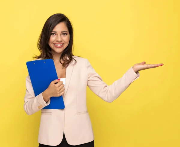 Confident Businesswoman Pink Suit Holding Clipboard Smiling Presenting Side Standing — Stock Photo, Image