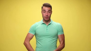 Genç adam şaşırdı ve sevinçten havalara uçtu.