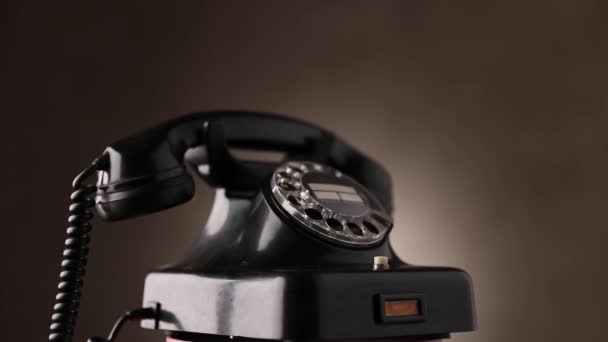 Prodotto Video Nero Vintage Telefono Rotante Rotante Sfondo Marrone Studio — Video Stock