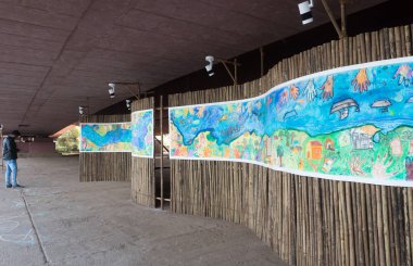 Goa, Hindistan - 18 Aralık 2018: Serendipity Sanat Festivali Goa, Hindistan bir sanat yükleme. Bu sanat su yolları üzerinde modern yaşamın çevresel etkileri hakkında endişe yerel toplum olarak birden çok üye tarafından oluşturuldu.